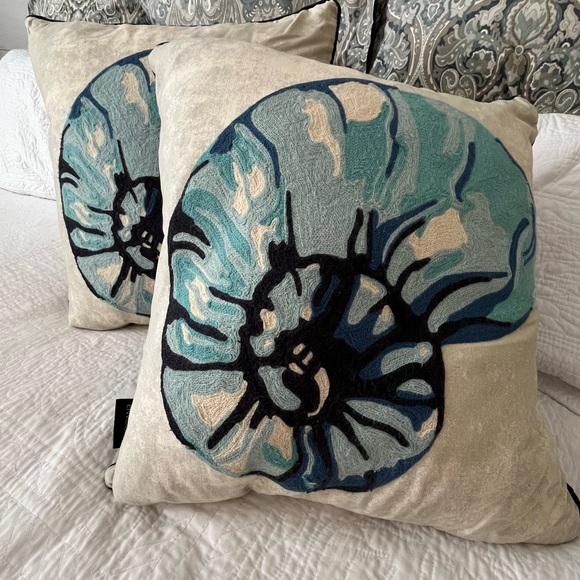 Pair 2 Envogue Embroidered 20x18 Sea Life Shell Blue Throw Feather Zip Pillows - Picture 2 of 12